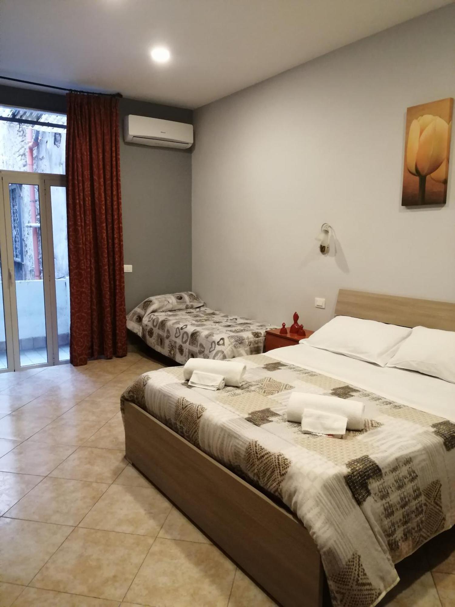 فندق San Gaetano Bed نابولي الغرفة الصورة
